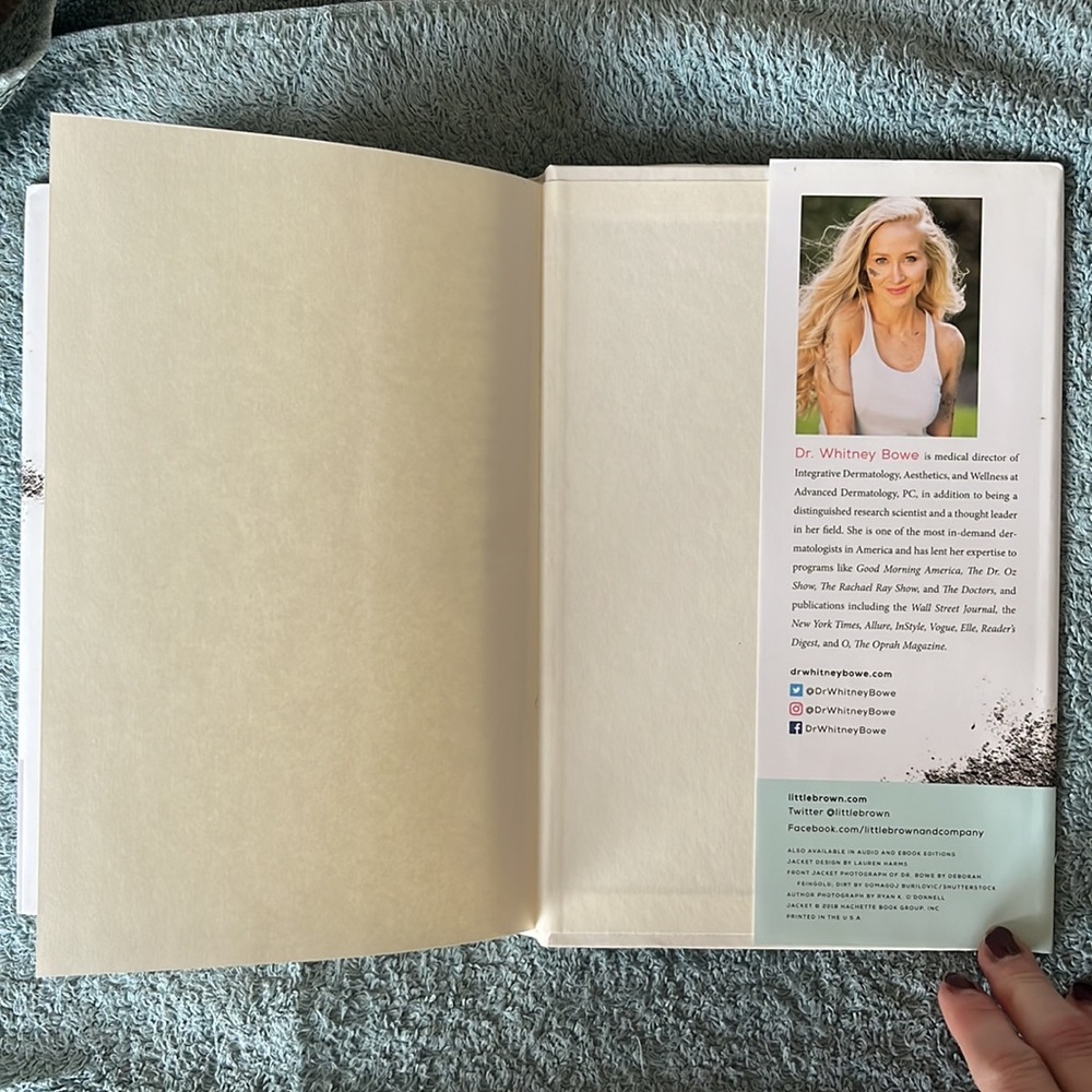 5/$25 The Beauty of Dirty Skin by Whitney Bowe, MD Hardcover Book - Picture 5 of 10